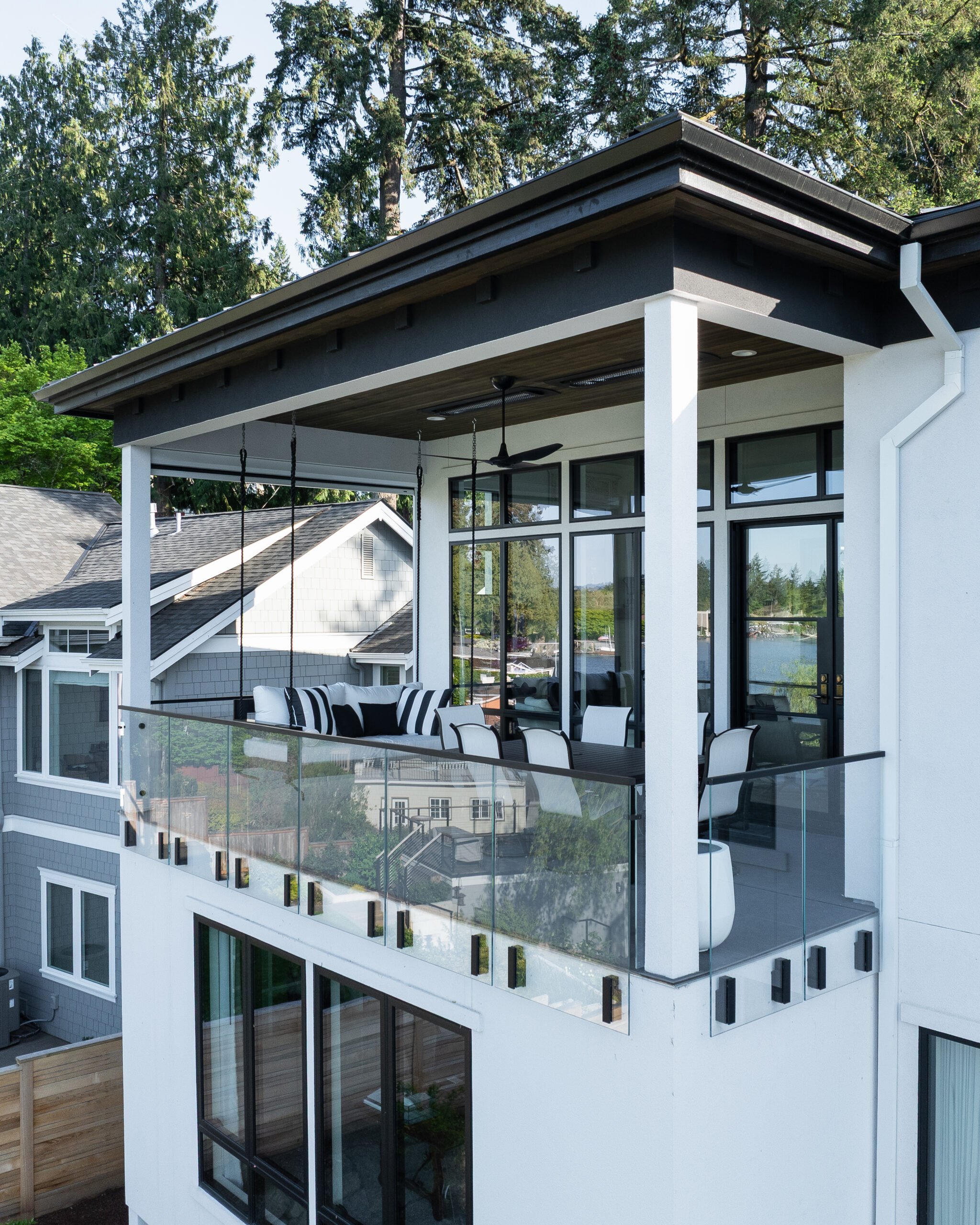 Glass balcony railing example 5